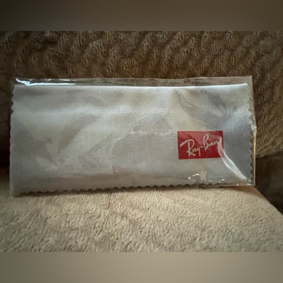 Glasses Cleaning Cloth — Ray-Ban, Grey - Picture 4 of 5